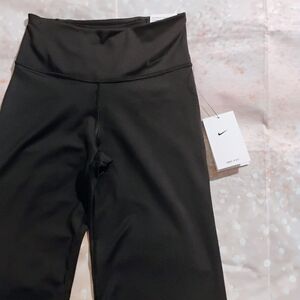 Women's Nike Straight Leg Training Dri Fit Pants New With Tags